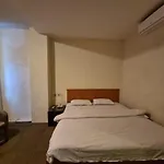 Oyo 90952 Hotel Grand Sirao