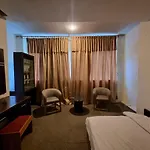Oyo 90952 Hotel Grand Sirao