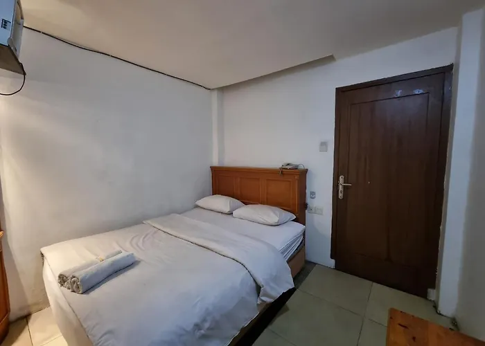 Oyo 90952 Hotel Grand Sirao