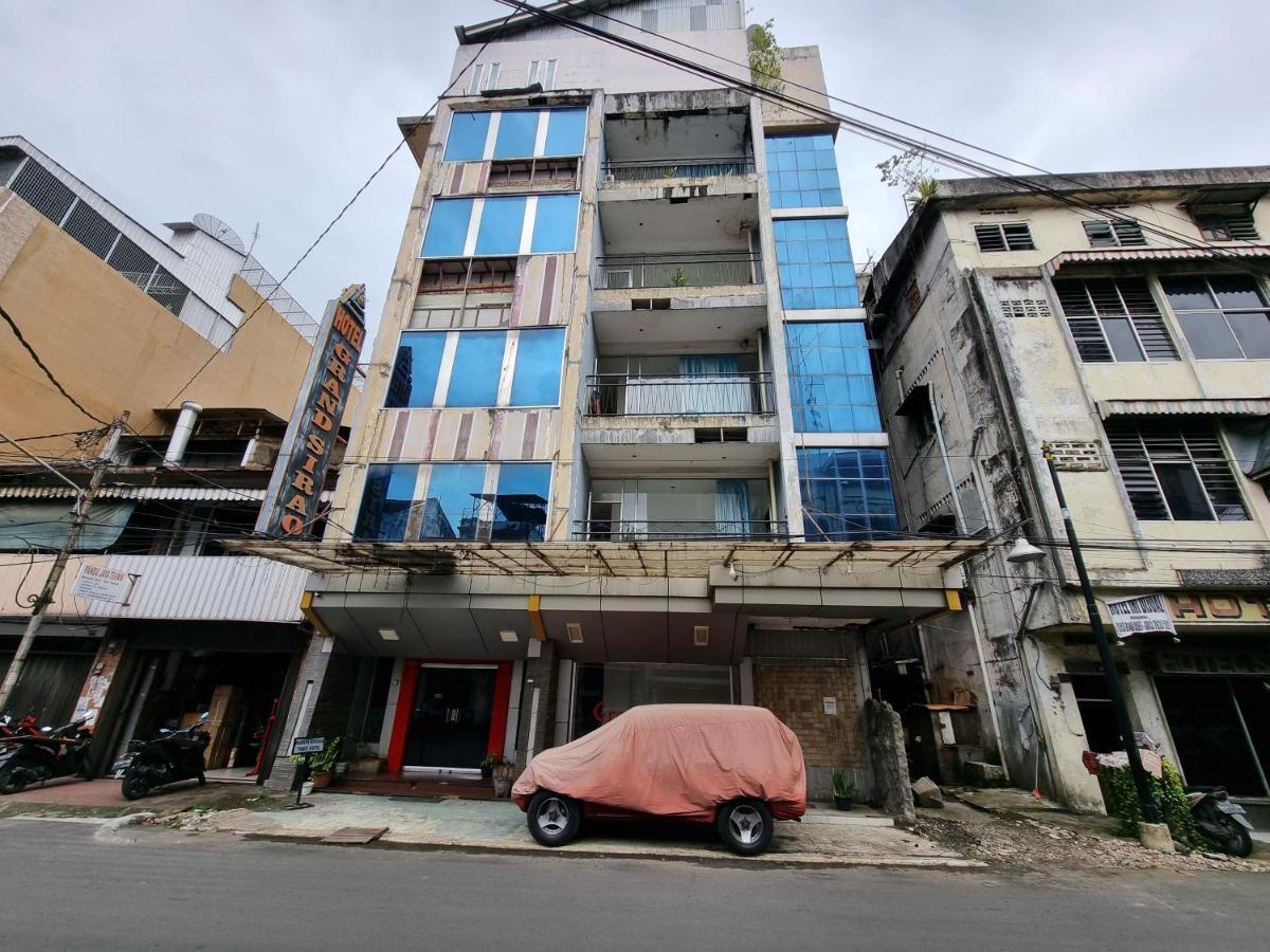 Hotel Oyo 90952 Grand Sirao 2*