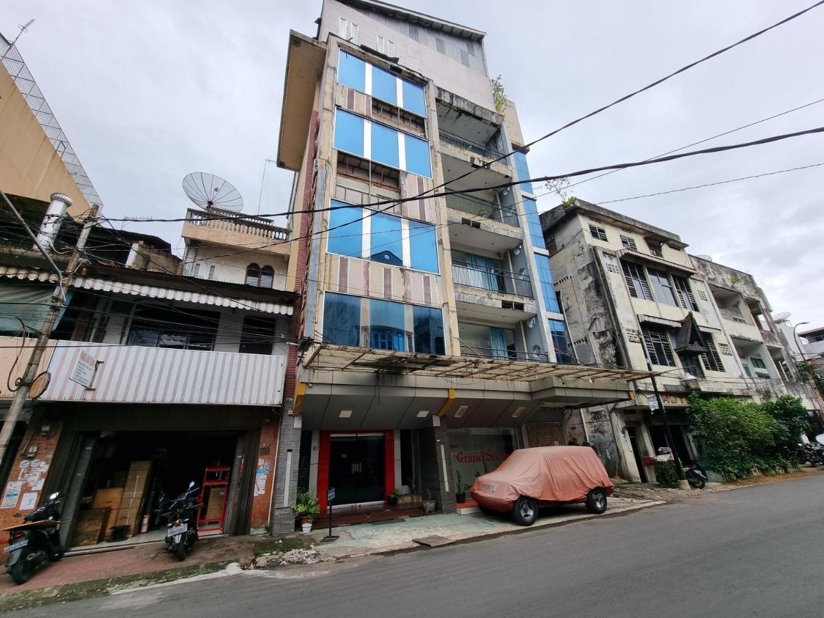 Hotel Oyo 90952 Grand Sirao 2*