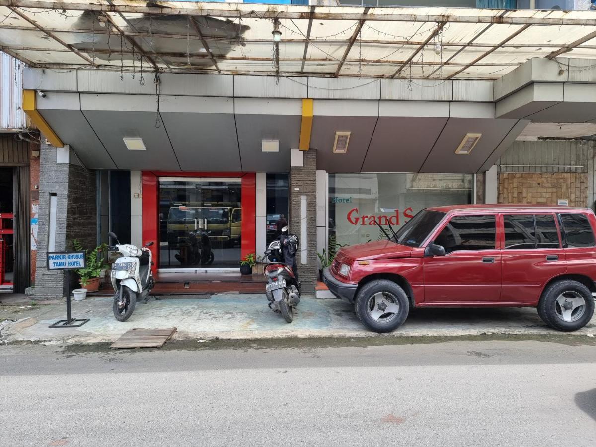 Hotel Oyo 90952 Grand Sirao