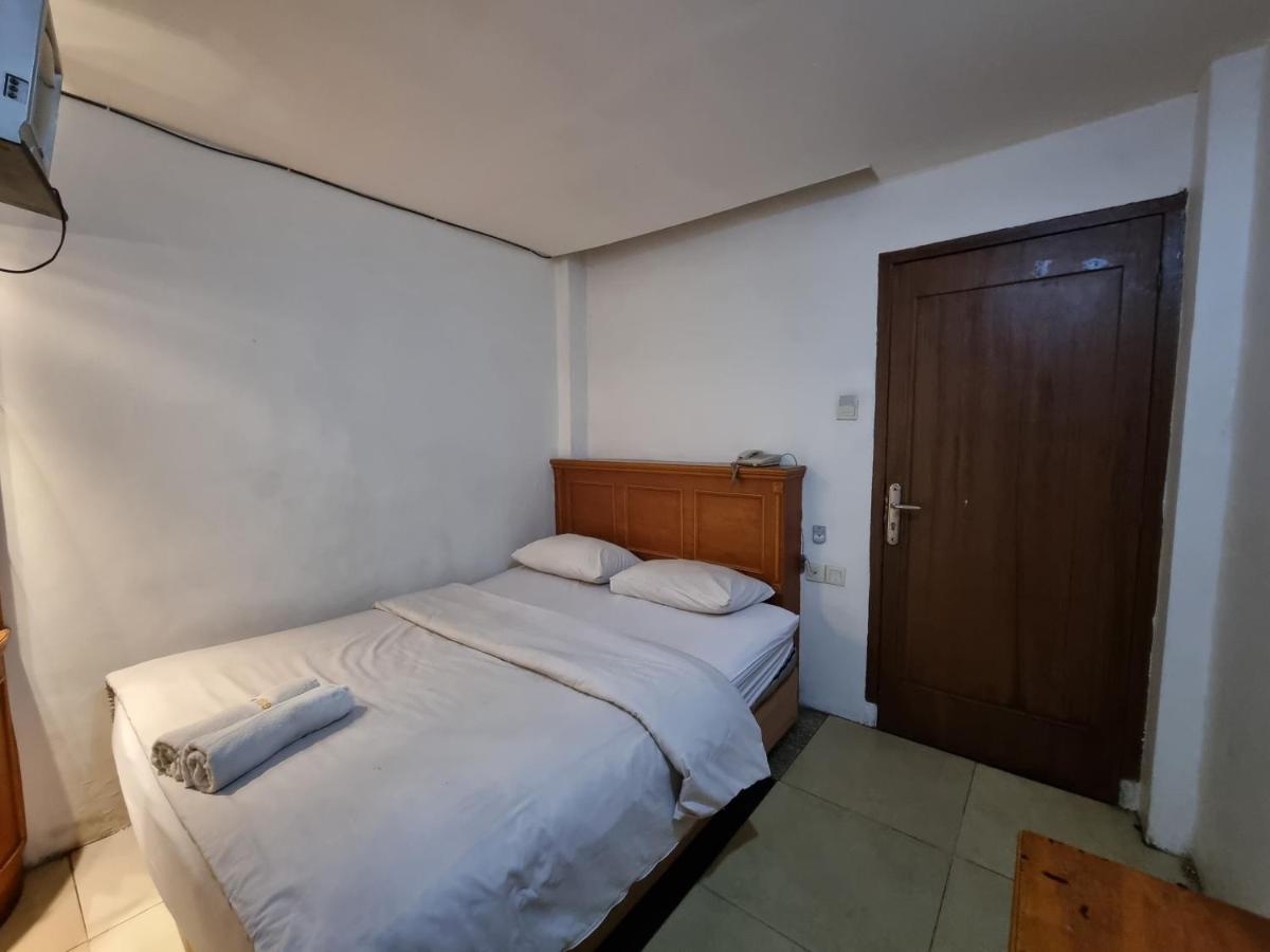 Oyo 90952 Grand Sirao Hotel
