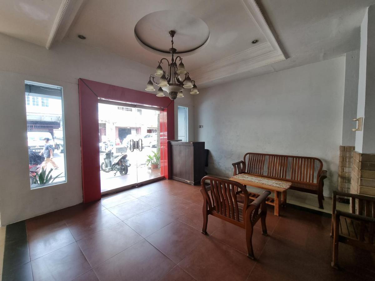 Oyo 90952 Grand Sirao 2*