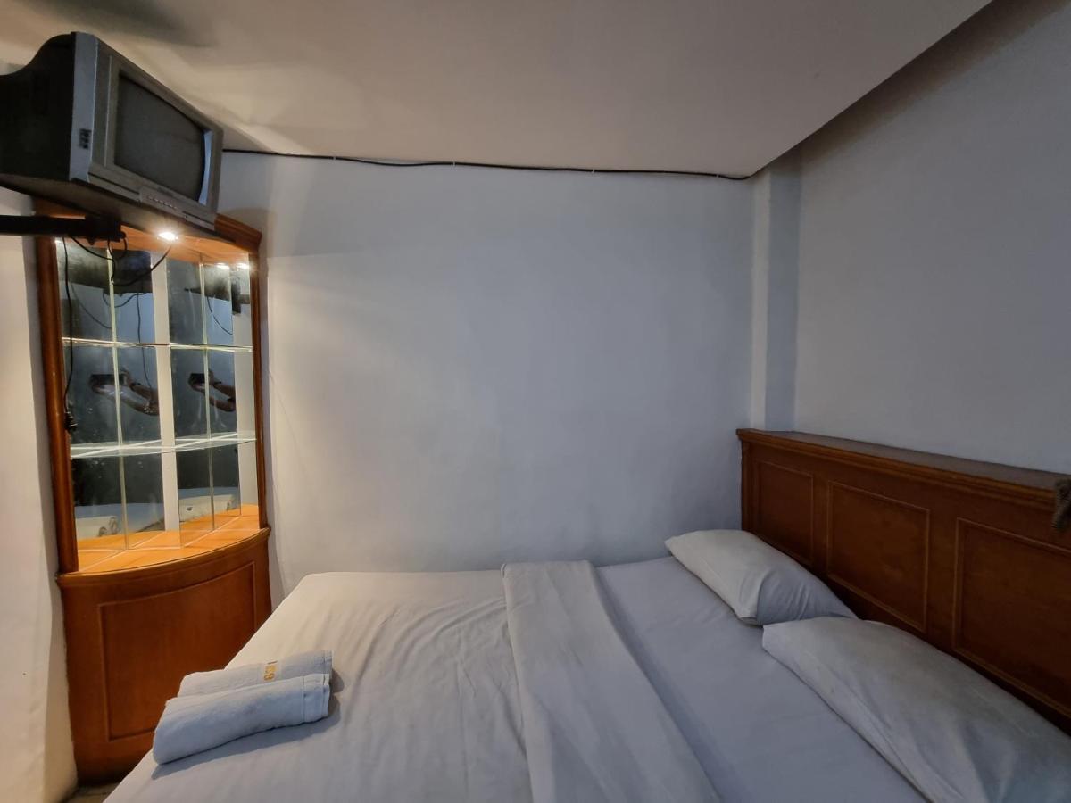 Oyo 90952 Grand Sirao Hotel 2*