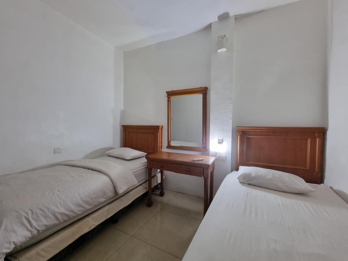 Oyo 90952 Grand Sirao Hotel Medan