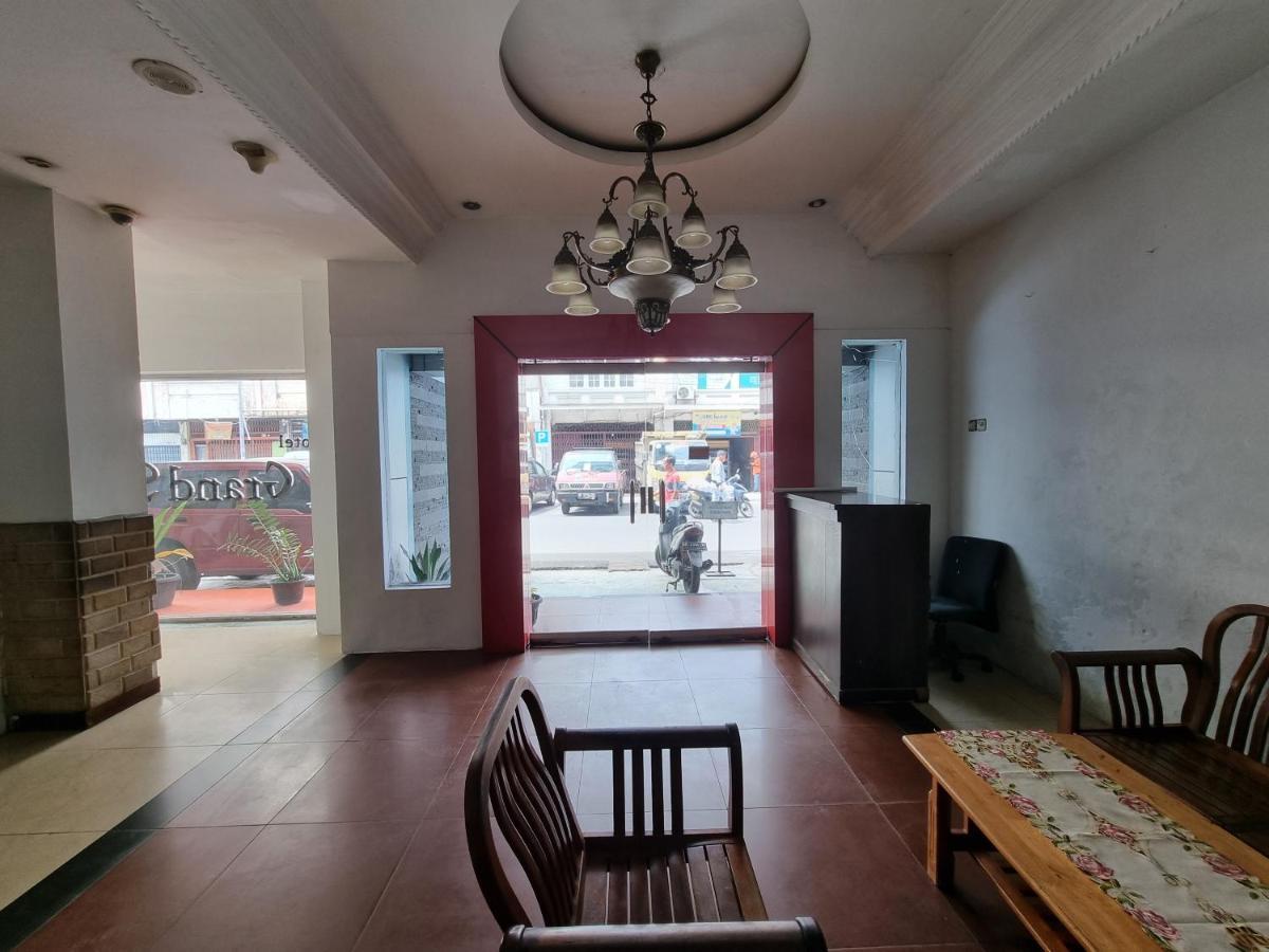 Oyo 90952 Grand Sirao Hotel 2*