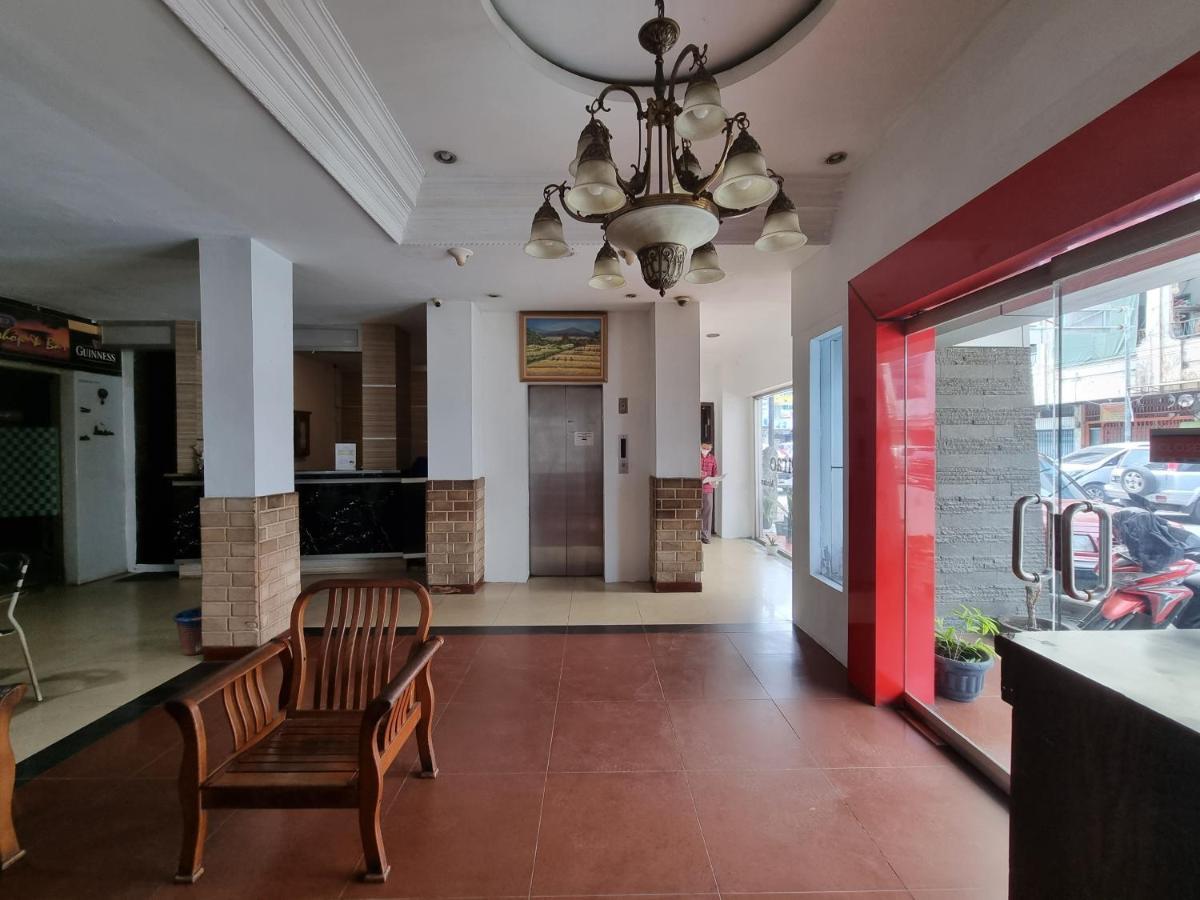 Oyo 90952 Grand Sirao Hotel 2*