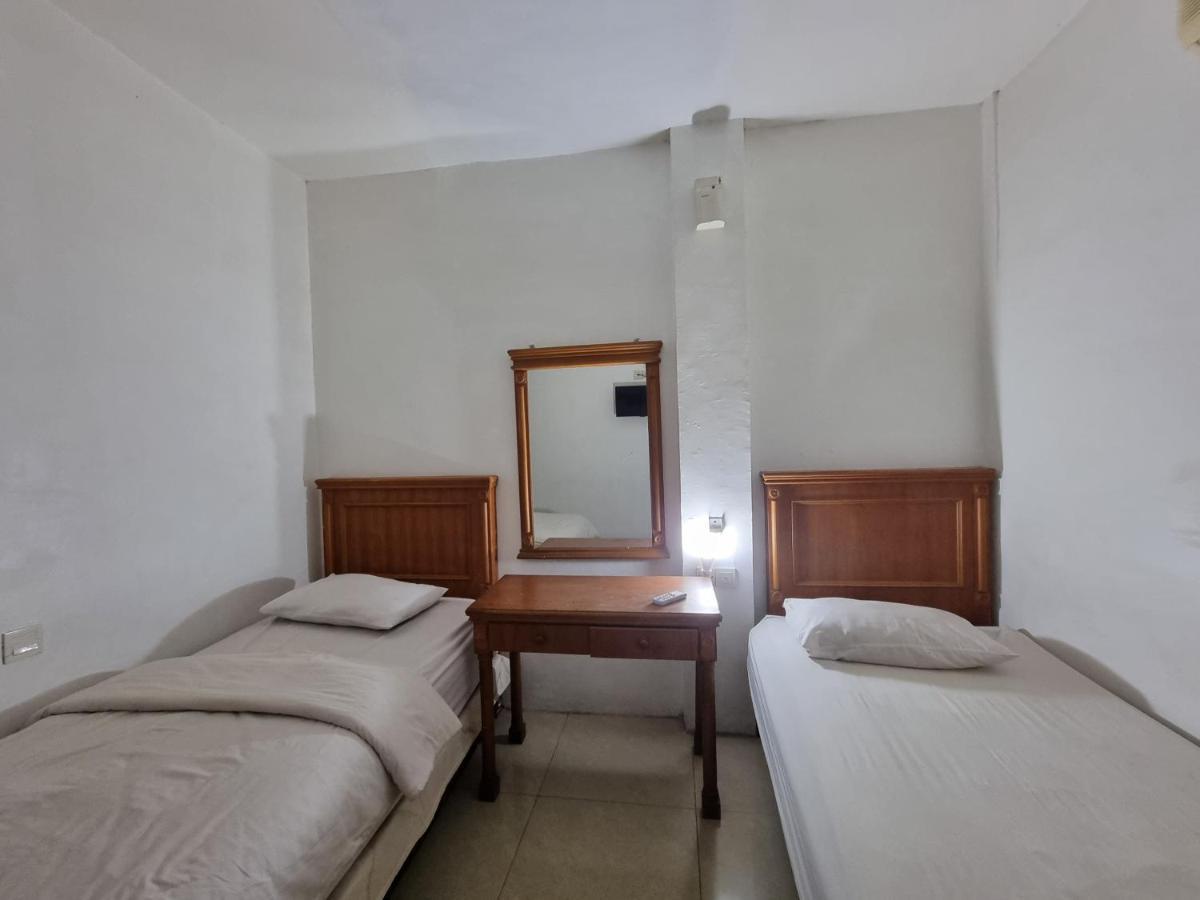 Oyo 90952 Grand Sirao Hotel Medan