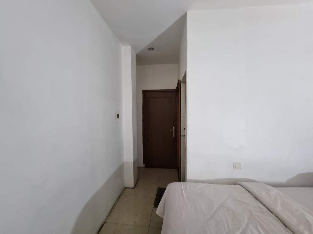 Hotel Oyo 90952 Grand Sirao