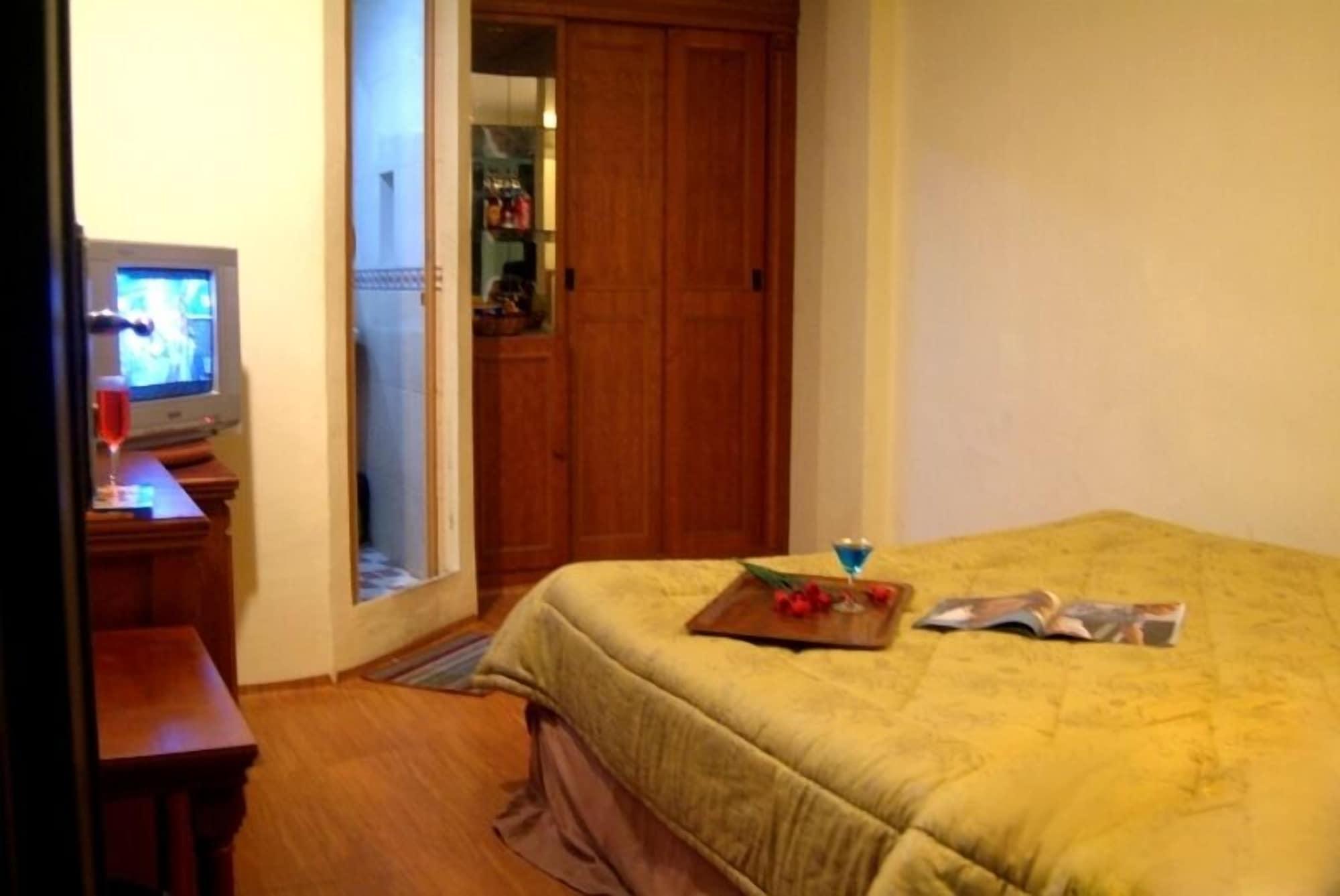 Hotel Oyo 90952 Grand Sirao 2*