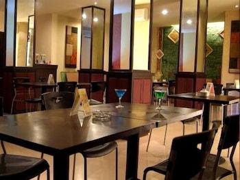 Hotel Oyo 90952 Grand Sirao 2*