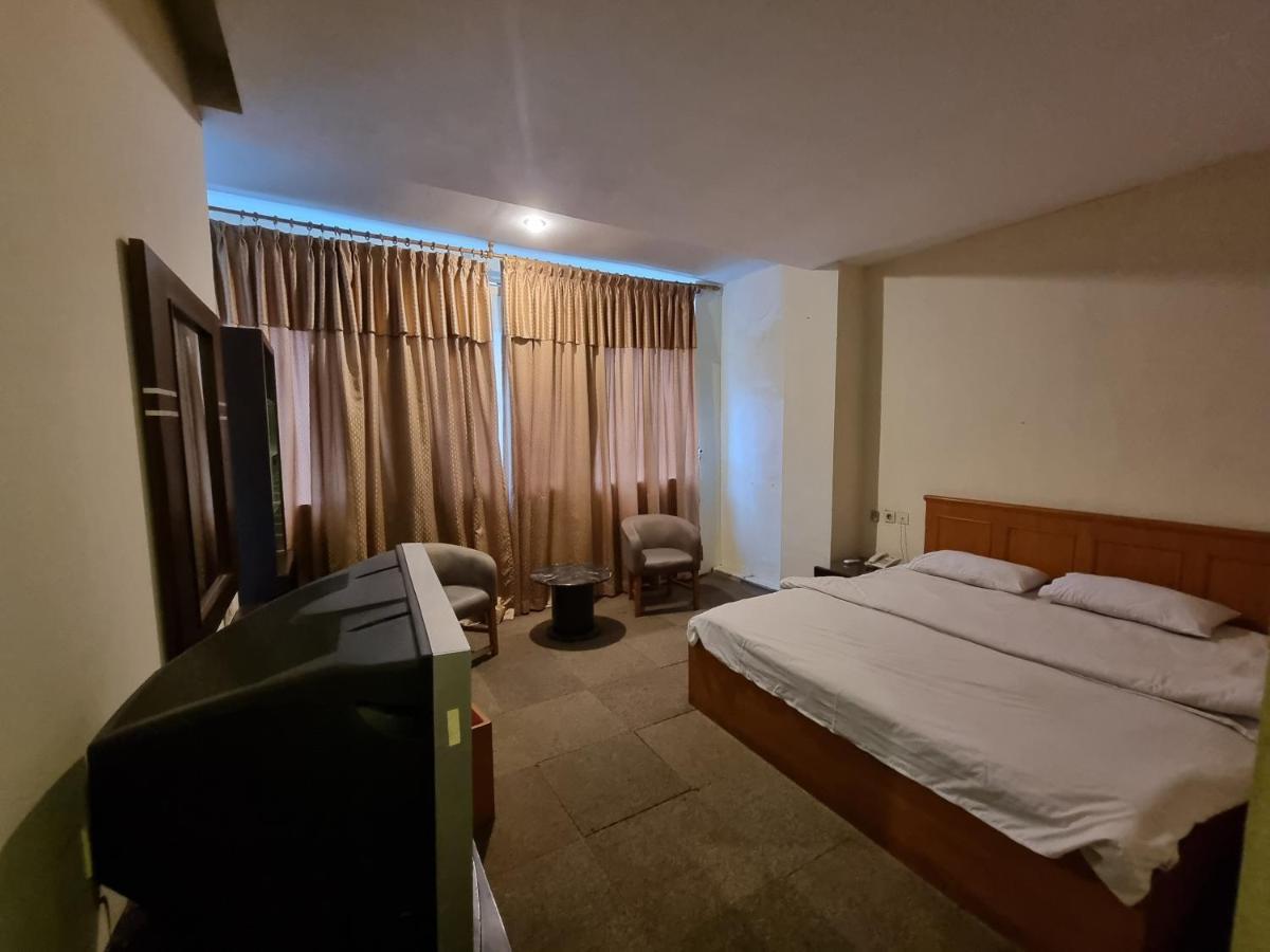 Oyo 90952 Grand Sirao Medan