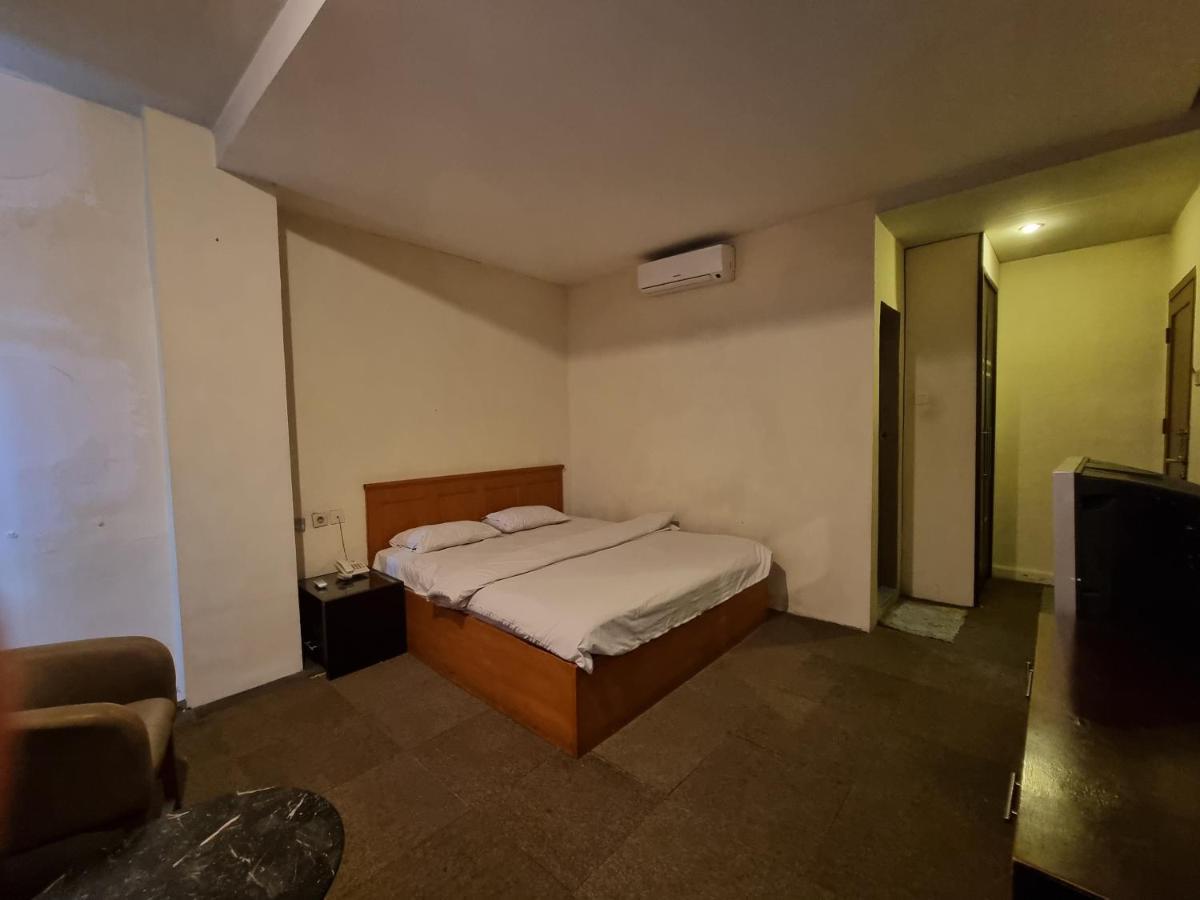 Hotel Oyo 90952 Grand Sirao