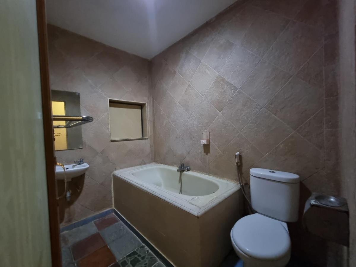 Hotel Oyo 90952 Grand Sirao 2*