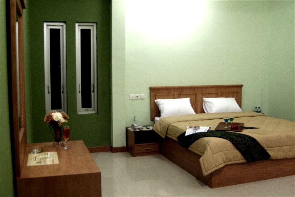 Oyo 90952 Grand Sirao