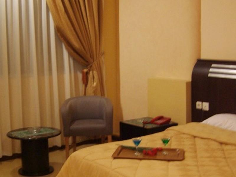 Hotel Oyo 90952 Grand Sirao 2*