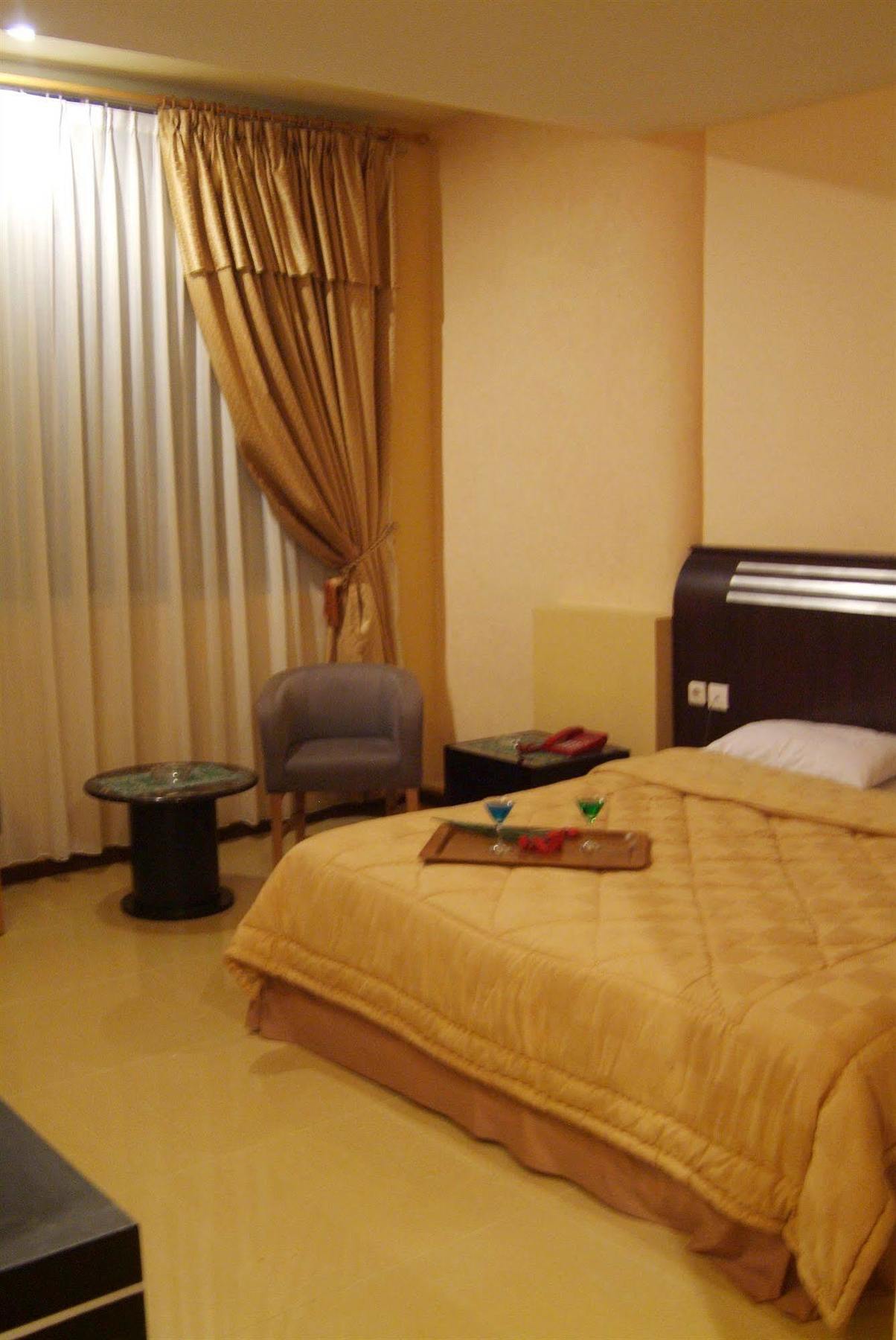 Hotel Oyo 90952 Grand Sirao Medan